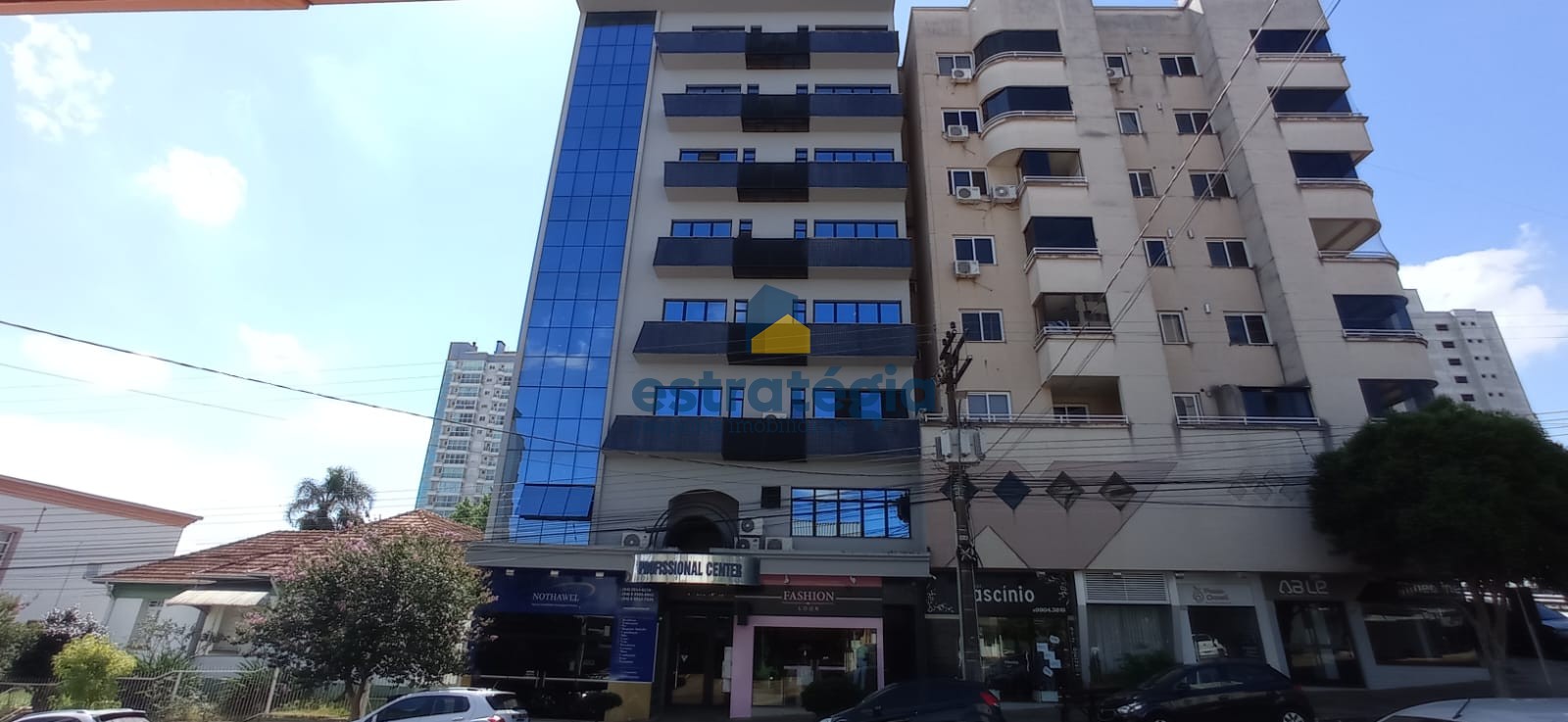 SALA COMERCIAL NO PROFISSIONAL CENTER | Estratégia Negócios Imobiliários