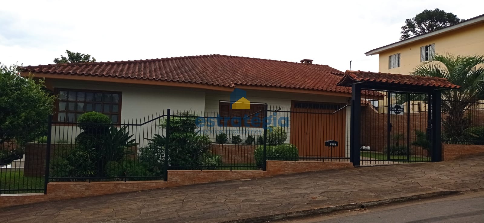 CASA DE ESQUINA PERTO DO PASSO FUNDO SHOPPING | Estratégia Negócios Imobiliários