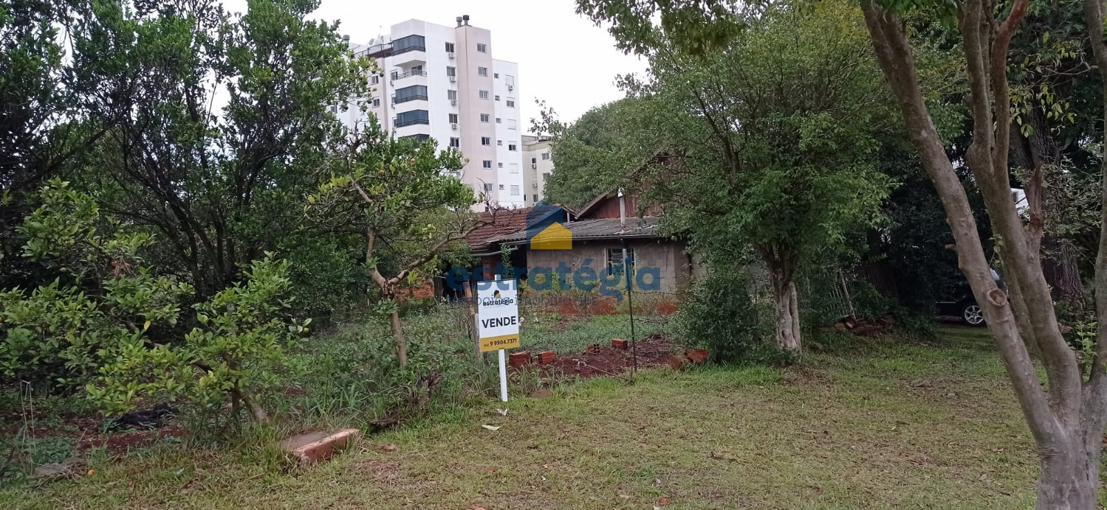 VENDE-SE TERRENO LOCALIZADO NA RUA DO COMÉRCIO | Estratégia Negócios Imobiliários