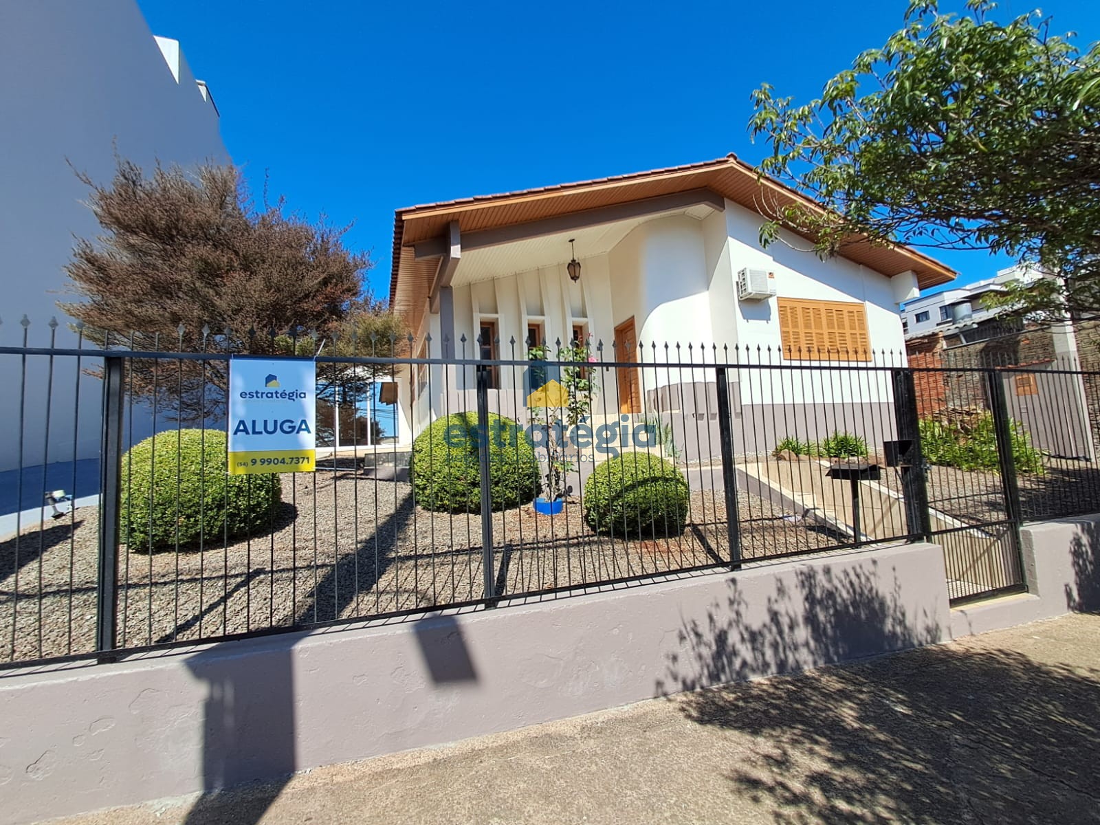 CASA PARA LOCAÇÃO AVENIDA ELISEU RECH SEMI MOBILIADA | Estratégia Negócios Imobiliários