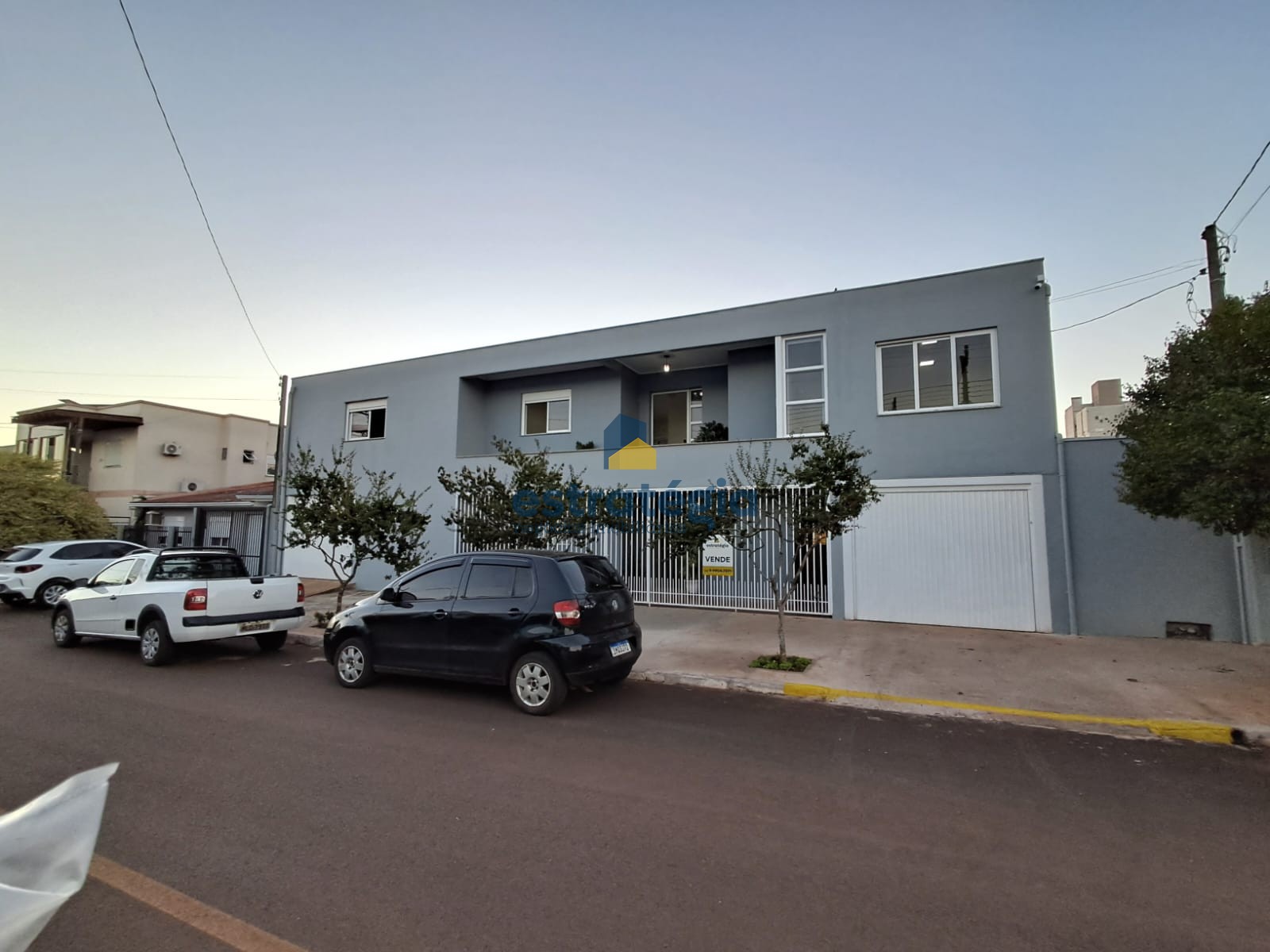 CASA COM DUAS MORADIAS CENTRO PERTO DA PISCINA | Estratégia Negócios Imobiliários