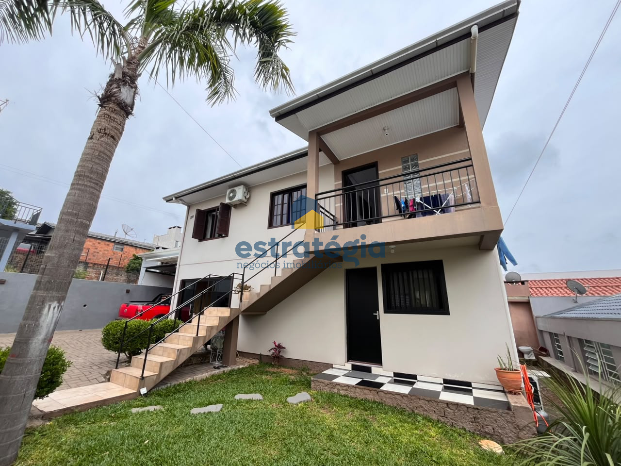 CASA À VENDA DE DOIS PISOS NO NAZARÉ | Estratégia Negócios Imobiliários